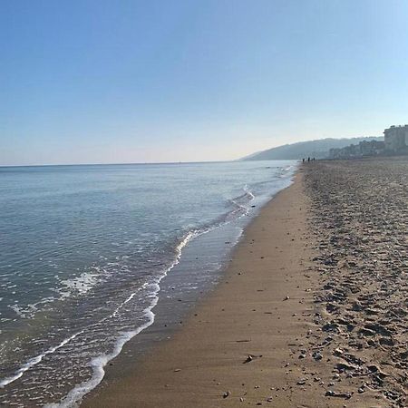 Soleil Levant Villers-sur-Mer Bagian luar foto